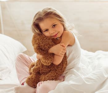 doudou psychologist|Le rôle et l'importance du doudou pour un enfant.